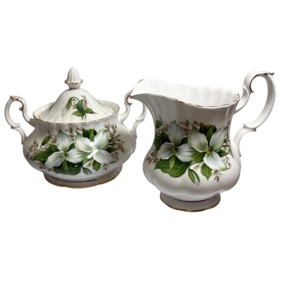 Royal Albert Trillium Creamer & Lidded Sugar Bowl Set 1975 Vintage - Picture 2 of 13